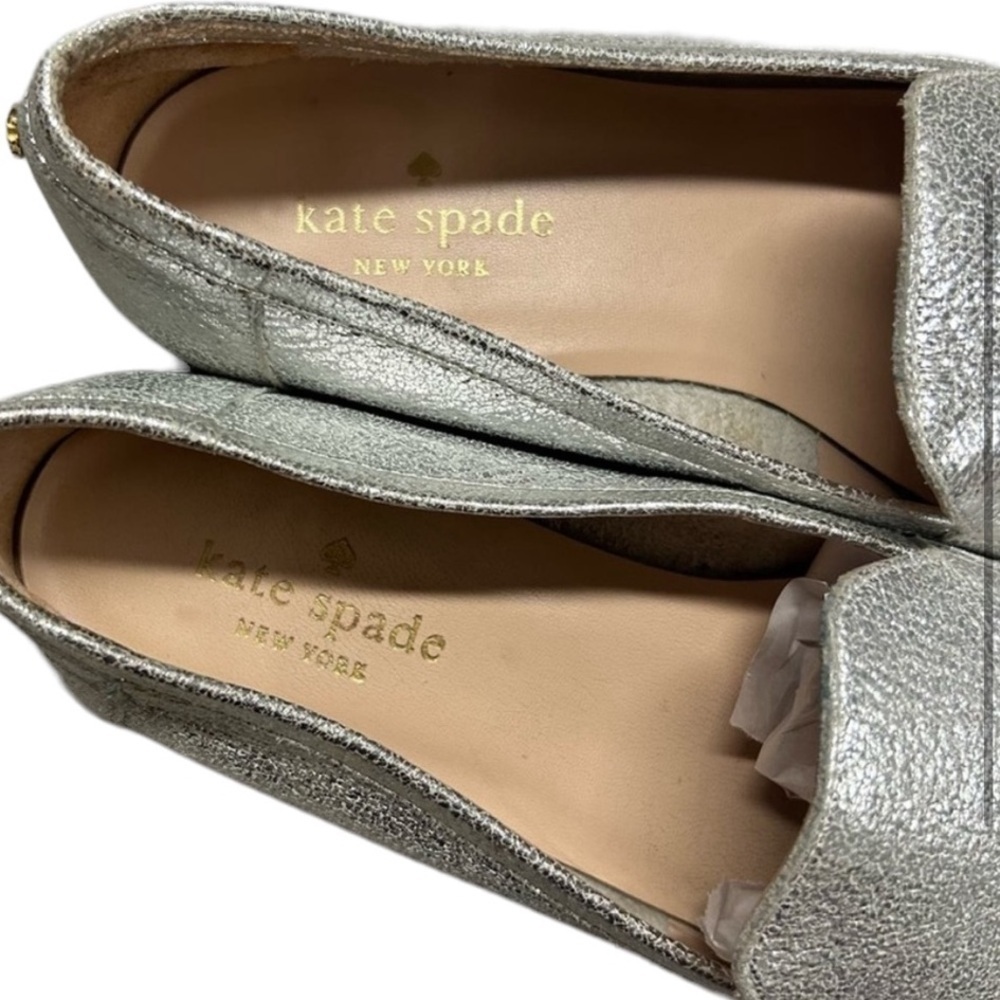 Kate Spade Carima Metallic Cracked Silver Leather LoafersFlat Shoe Women
Sz 8.5 - Picture 2 of 5